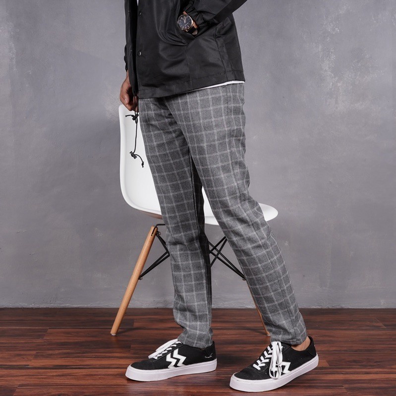 ทัศน์ที่แท้จริงของผู้ชายที่กล้าหาญและ 39;S TARTAN TROUSERS สามารถจะถูกจ่ายบน PLACE