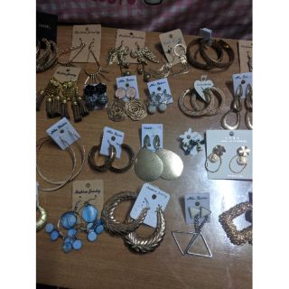 ขายส่ง ตุ้มหู ต่างหู หมดนี่ 50คู่ 500฿ ส่งฟรี