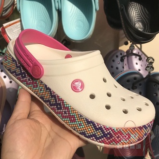 crocs แท้  classic clog อุดตันคลาสสิกที่มีสีสัน กันลื่น เหมาะกับเดินชายหาด  205166