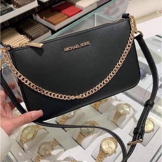 (ผ่อน0%) กระเป๋า  35s0gtvu6L ✨ Michael Kors พอชmk  Pouch cross body หนังซาเฟียโนสีดำ สายโซ่คล้องไหล่ สายสะพายยาว ถอดได้