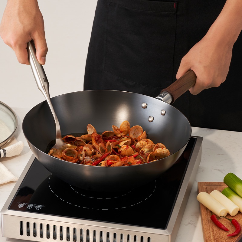 ZWILLING กระทะเหล็กทรงวอครุ่น ZWILLING Dragon  กระจายความร้อนดีเยี่ยม 30 ซม. สีดำ N1010712 - รูปที่ 4