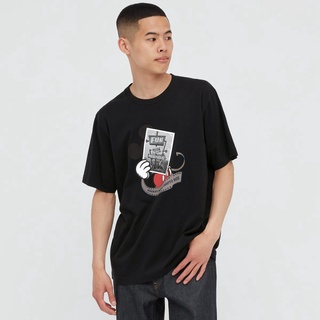 Uniqlo เสื้อยืดคอกลม แขนสั้น พิมพ์ลาย MICKEYY MOUSE สําหรับผู้ชาย และผู้หญิง 439637ยืด.สบาย.รัก