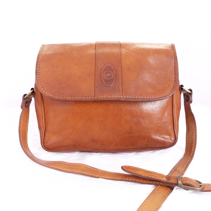 [กระเป๋ามือสอง] 🤎 DAINE’ 🤎 ของแท้! กระเป๋าVintage cross body หนังกระทิง 9.5นิ้ว สีน้ำตาล กระเป๋าสภาพ