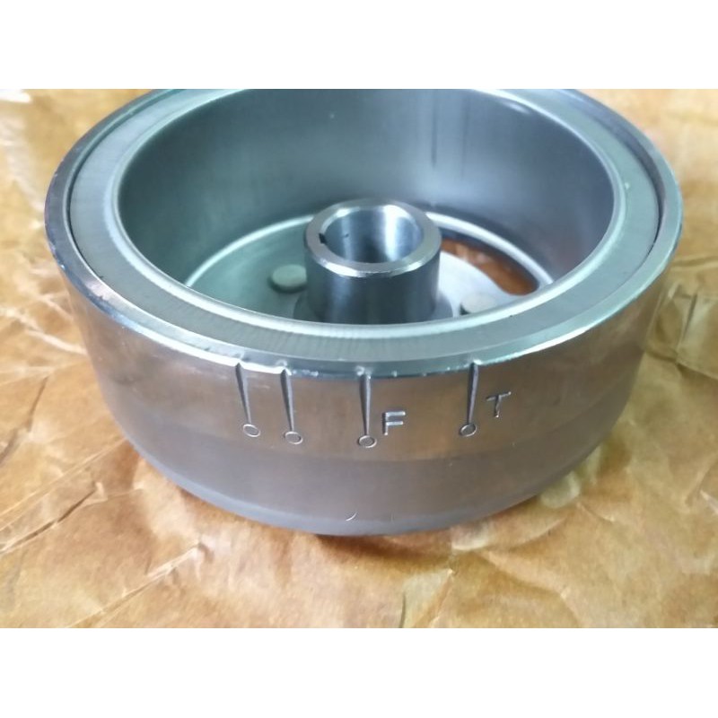 ล้อแม่เหล็กจาน จานไฟ  ดรีมเก่า ดรีมคุรุสภา ดรีมตูดเป็ด ดรีมตูดมน (สตาร์ทเท้า) 1ชิ้น