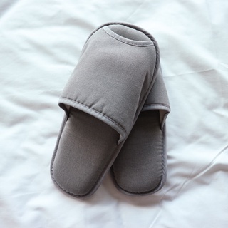 รองเท้าสำหรับใส่ในบ้าน  (Slipper)  เหมาะสำหรับที่พักโรงแรม ขนาดฟรีไซส์ สวมใส่ได้ทั้งชาย-หญิง