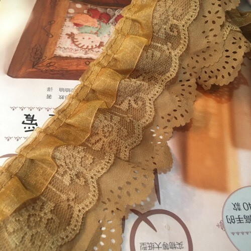 1y 90cm ผ้าลูกไม้ ระบายข้าง สีน้ำตาล ขนาดกว้าง 6 cm x ความยาว 90 เซนติเมตร ราคาหลาละ 80 บาท