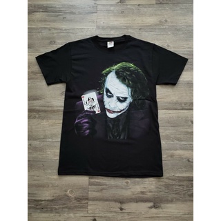 เสื้อยืด ผ้าฝ้าย พิมพ์ลาย THE JOKER HEATH LEDGER แฟชั่นฤดูร้อน สําหรับผู้ชาย DF12HJ32117