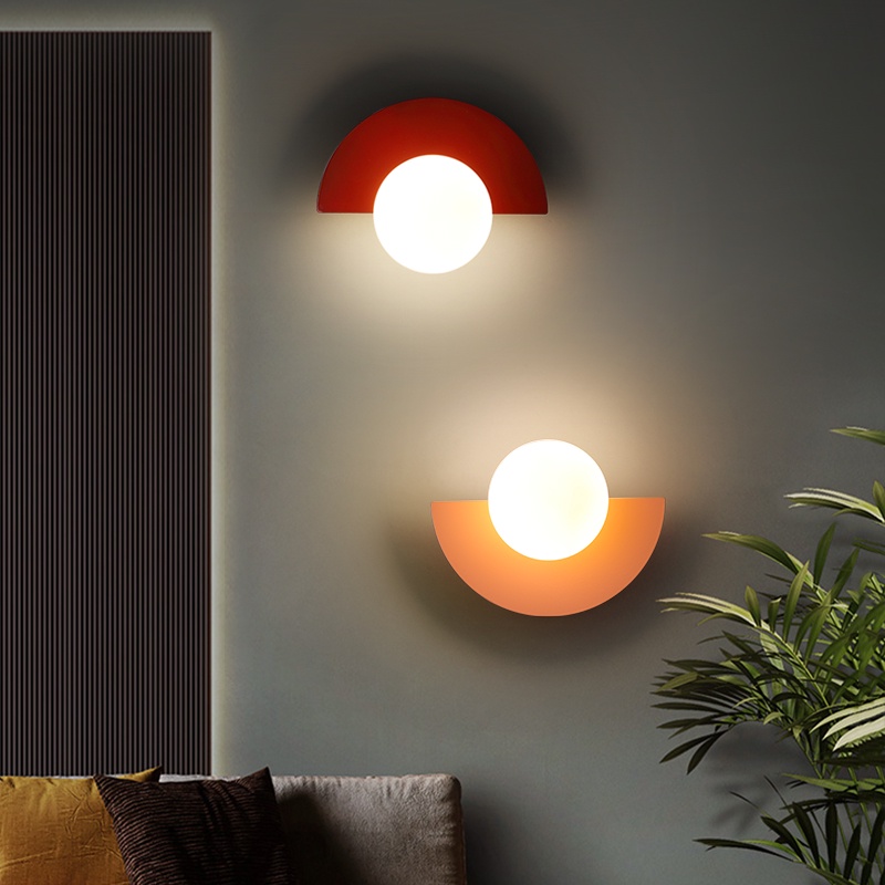 เหล็กไฟผนัง LED นอร์ดิก ห้องนอนข้างเตียงผนัง Simple Stained ในร่มห้องนั่งเล่น ไฟผนัง ตกแต่งบ้าน