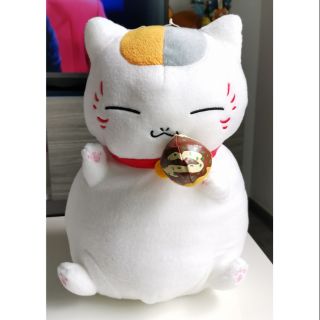 Nyanko Sensei  ตุ๊กตาเนียนโกะเซ็นเซ​ 12 นิ้ว​ ถือดังโงะ​