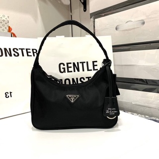 Sale 1250-.-🔥🔥🔥 กระเป๋า ปราด้า color black Hobo Mini Tessuto Nylon Bag  พร้อมส่ง ขนาด 22*12*6 (สีดำ)