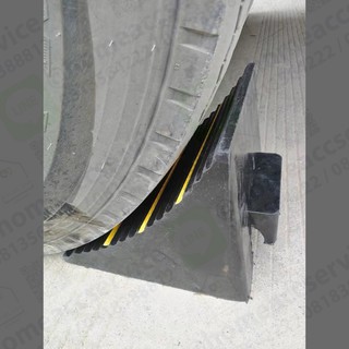 ยางกั้นล้อแบบเคลื่อนย้ายได้ ขนาด 32x29x26ซม. - Rubber Wheel Stop 32x29x26cm