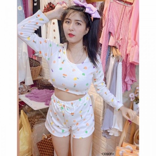 👗Pfashion [ส่งไว!!🚛] P13090 Set 2 ชิ้น เสื้อครอปแขนยาว + กางเกงขาสั้นลายผลไม้