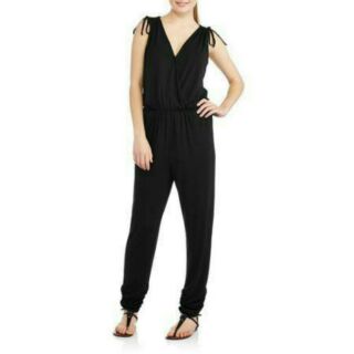 พร้อมส่ง

No Boundaries Black jumpsuit งานแท้