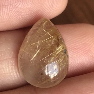 9.86 CT. พลอยไหมทอง หลังเบี้ย NATURAL COLORLESS WITH RUTILE QUARTZ AFRICA OVAL CABOCHON