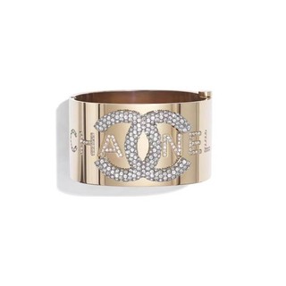 Chanel Cuff คอลใหม่ล่าสุด จัดให้ตามคำขอจ้า พร้อมส่งเลยจ้า chanel cuff ตัวกำไลอะไหล่ stainless สีทอง