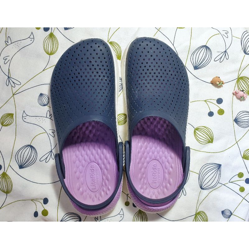 รองเท้า CROCS ขนาด M6/W8