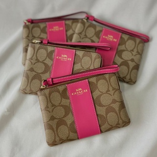 แท้💯% คล้องมือไซส์ s 1 ซิป Coach Corner Zip Wristlet ส่งฟรีค่ะ