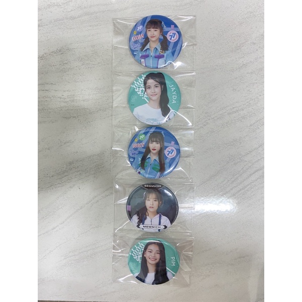 รวมเข็มกลัด BNK48 CGM48