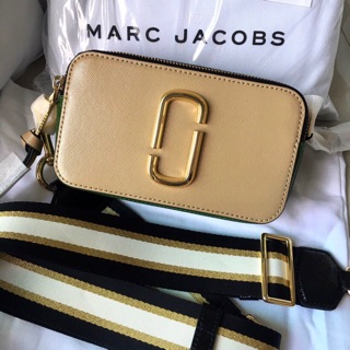 MARC JACOBS Snapshot Crossbody Bag  ขนาด &gt;&gt; 7"W x 4 ½"H x 2 ½"D