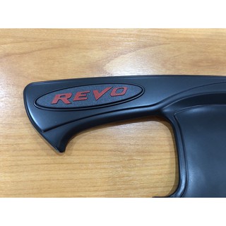 ถาดรองมือ เบ้ารองมือ Revo 2015-2018 ดำด้าน DOOR HANDLE INSERT โลโก้ Revo แดง