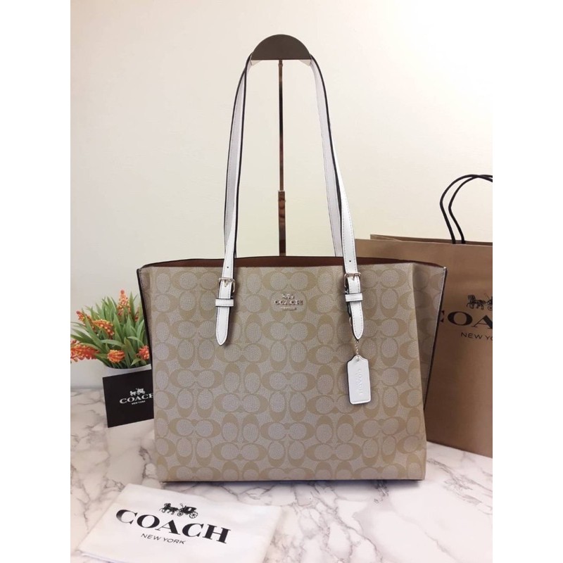 COACH WILLOW TOTE IN SIGNATURE CANVAS ( COACH C0693 )