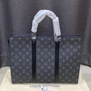 LOUIS VUITTON SAC PLAT HORIZONTAL ZIPPE MONOGRAM ECLIPSE CANVAS LEATHER IN BLACK กระเป๋าถือ ทรงสี่เหลี่ยม หลุยส์วิตตอง