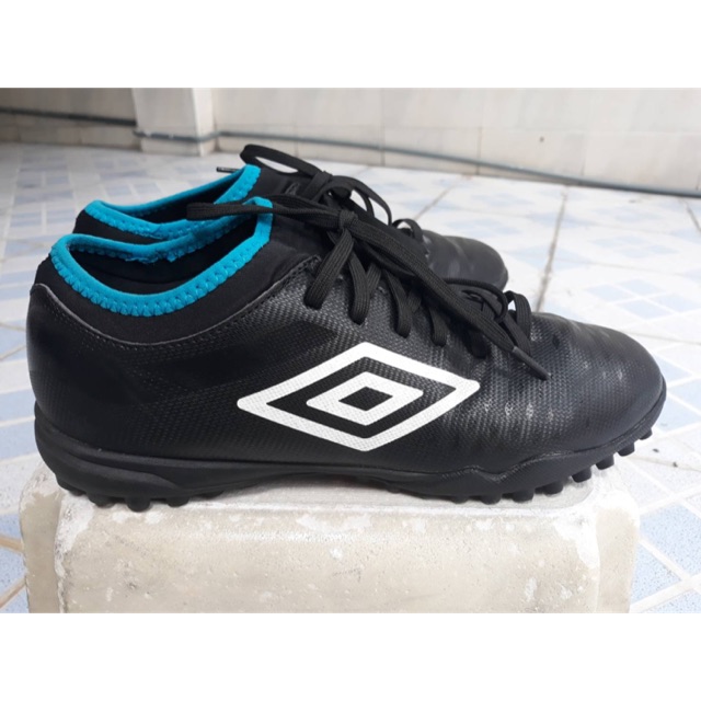 UMBRO - Velocita 4 Club (TF) รองเท้าฟุตบอลร้อยปุ่มผู้ชาย
