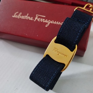 SALVATORE FERRAGAMO พวงกุญแจ พร้อมกล่อง