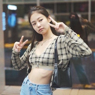 🖤Set Plaid Jennie💫 พร้อมส่ง เซ็ท2ชิ้น แบบ #Jennie #Blackpink เสื้อคาร์ดิแกนแขนยาว ใส่คู่กับครอปสั้นตัวใน ผ้านิ่มยืด