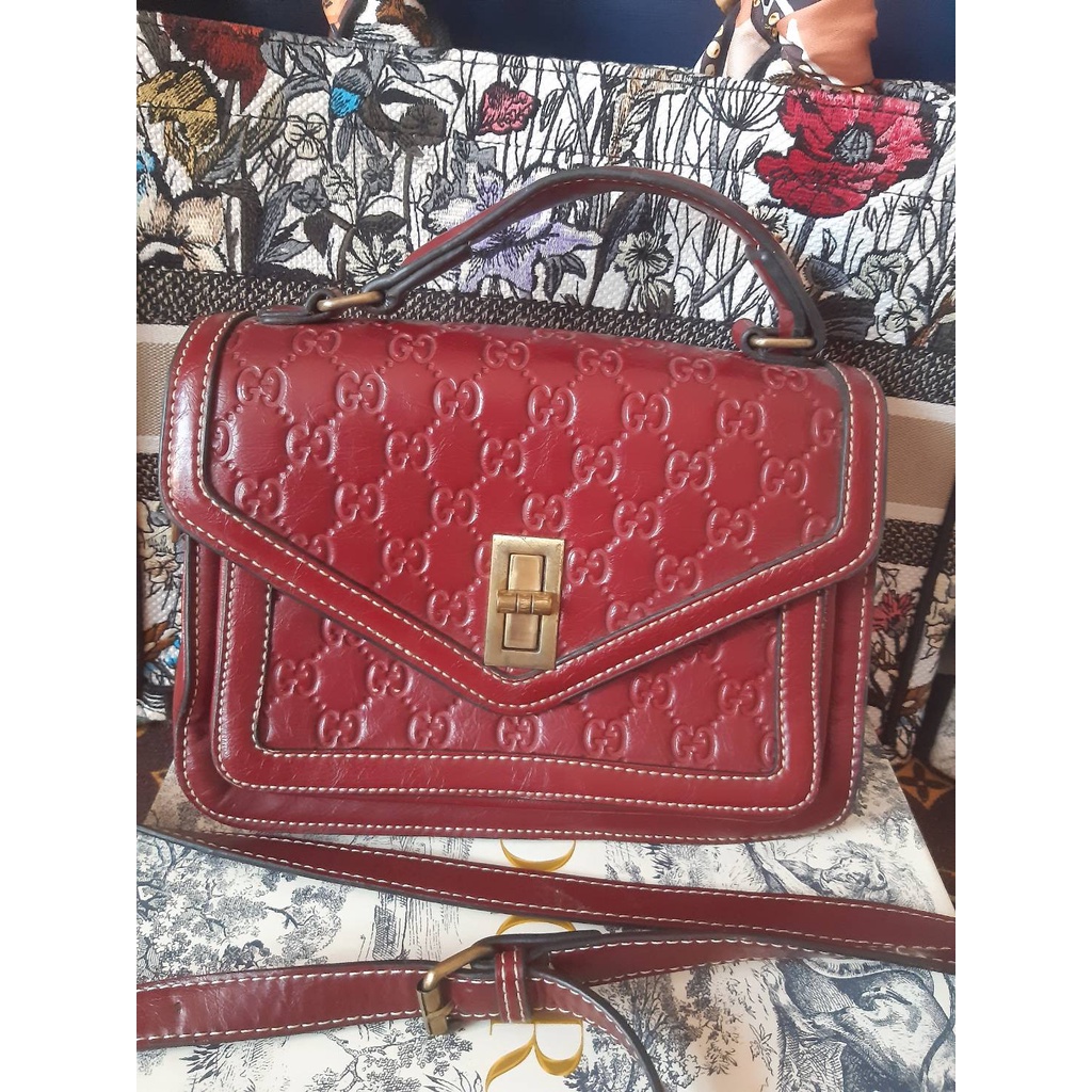 กระเป๋ากุชชี่ Gucciหน้าจดหมายหนังแท้มือสองสีแดงวินเทจ