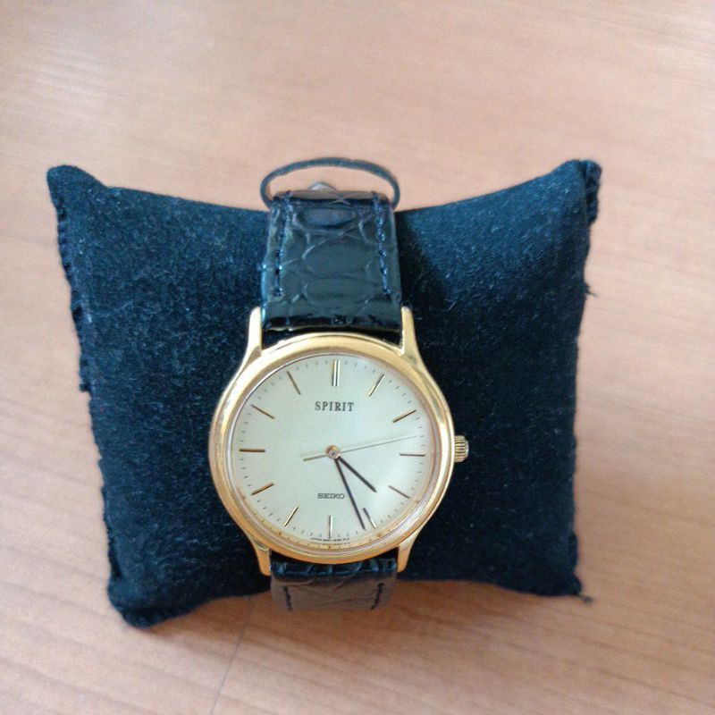 นาฬิกาแบรนด์เนม seiko หน้าปัดสีทอง ตัวเรือนสีทอง สายหนังสีดำของแท้ มือสองสภาพสวย