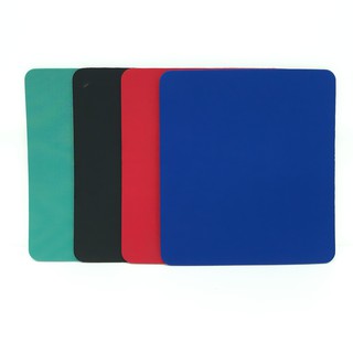 ราคาMouse Pad แผ่นรองเม้าส์แบบผ้า ราคาถูก สีเขียว/แดง/ฟ้า/ดำ(สินค้ามีพร้อมส่ง)