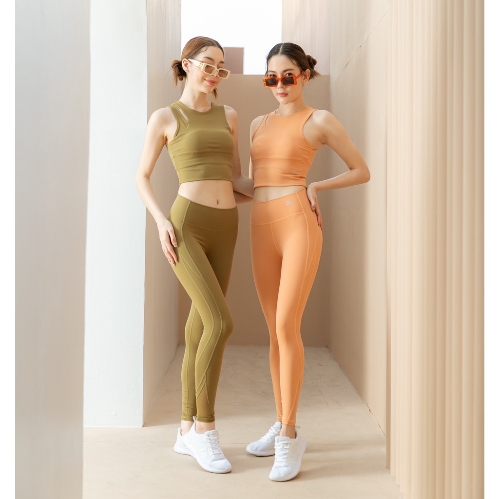 VAYA Vivian crop top sport set - ชุดเซตออกกำลังกาย โยคะ ฟิตเนส เสื้อครอปมีฟองน้ำ กางเกงเอวสูงเป้าสามเหลี่ยม