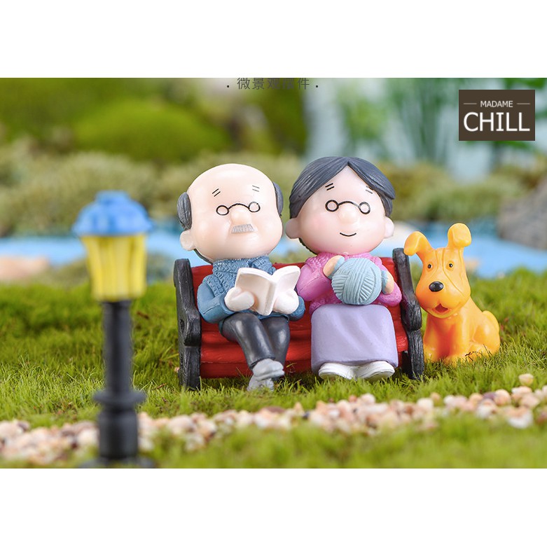 [MC225] ตุ๊กตุ่นจิ๋ว ตาอ่านหนังสือ ยายถักไหมพรม (1 คู่ ราคา 60 บาท)