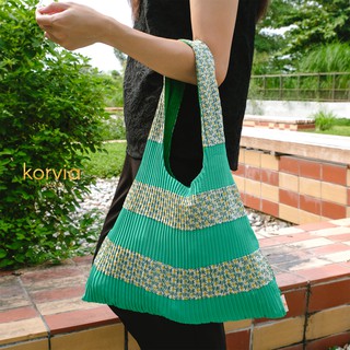 Korvia กระเป๋าผ้าพลีทลายดอกเดซี่ Daisy Pleated Bag กระเป๋าสะพายข้าง ถุงผ้า Green Pleated Bag