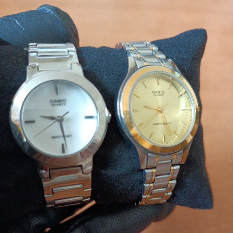 นาฬิกาแบรนด์เนม casio หน้าปัดสีเงินและสีทอง สายสแตนเลส ของแท้มือสองสภาพสวย