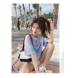 เสื้อยืดผู้หญิงแฟชั่น ส่วนยาวหลวมของเวอร์ชั่นเกาหลีของฮาราจูกุสไตล์มัดย้อมเสื้อยืดเสื้อคู่รัก ใส่สบาย#1039