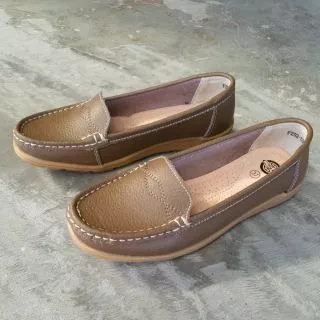 รองเท้าหนังแท้ 92-526 มี 5 สี กรม น้ำตาล กากี ขาว เหลือง ไซส์ 36-41