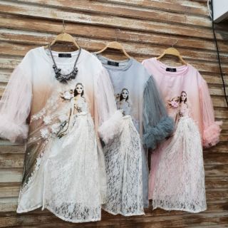 ราคา 350 บาท
✔ มี 1 สี : ขาวครีม

มินิเดรสผ้ายืดคอตตอน ตัดต่อผ้าเนื้อมันสกรีนลาย