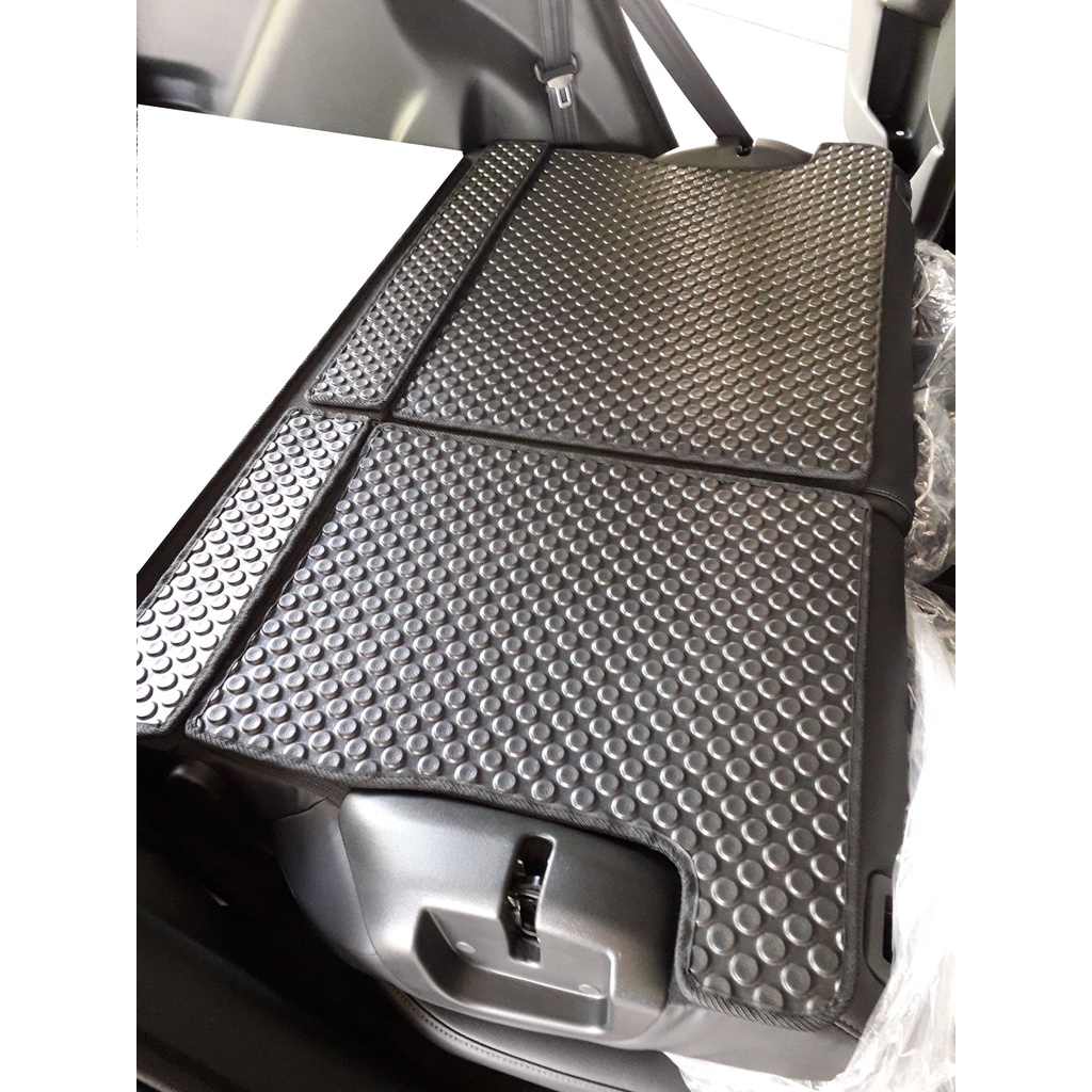 Extramat ยางปูพื้นลายกระดุม (เฉพาะชิ้นปิดหลังเบาะพิงแถวที่2) Honda Crv G5/G6 รุ่นเบาะ5ที่นั่ง