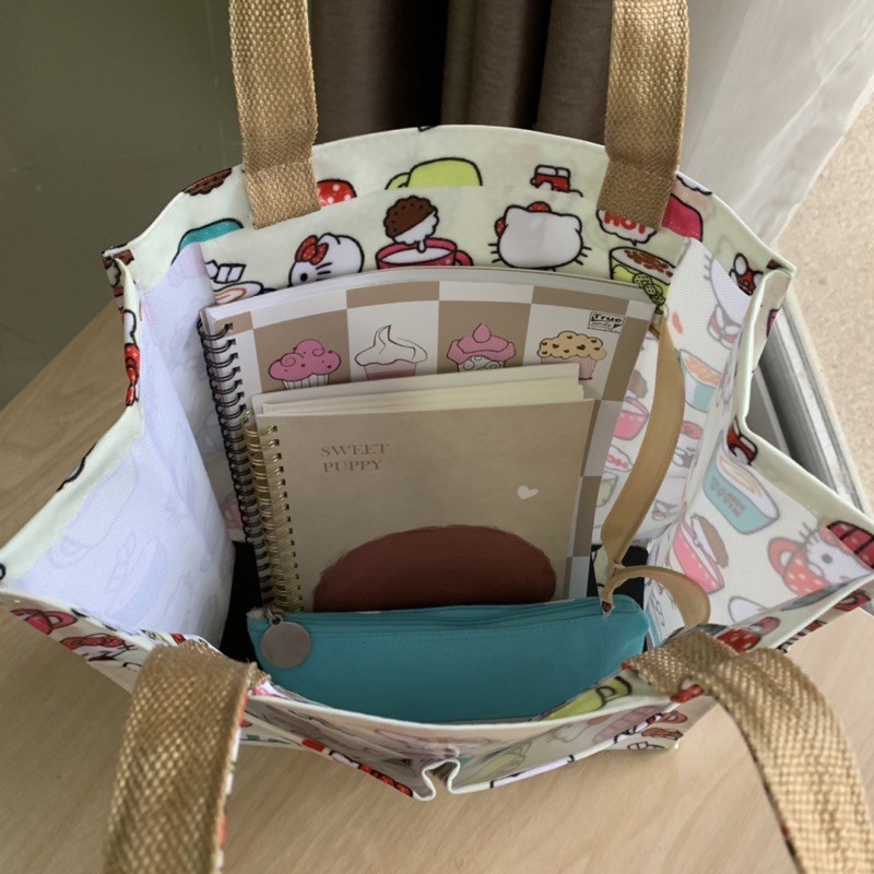 กระเป๋าผ้าเคลือบกันน้ำลายน่ารัก กระเป๋าถือกันน้ำ size A4 มีซิปด้านบน & มีช่องใส่ของด้านหน้า (1st page) - รูปที่ 5