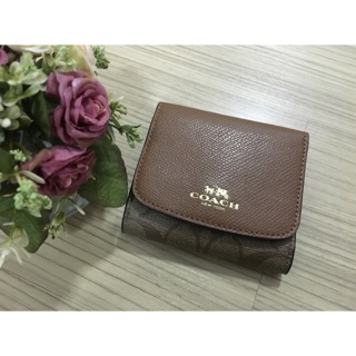 พร้อมส่งจร้า ✨☘  SMALL WALLET IN SIGNATURE COACH #F53837