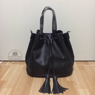 CHARLES &amp;KEITH TASSEL DRAWSTRING BAG (outlet) สีดำ