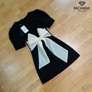 PACHARA BRAND  Detail: เดรสสั้นแขนพองจับจีบสีแดง แต่งโบว์ใหญ่ด้านหน้า ช่วงเอวเข้ารูปสวย มีโบว์ผูก