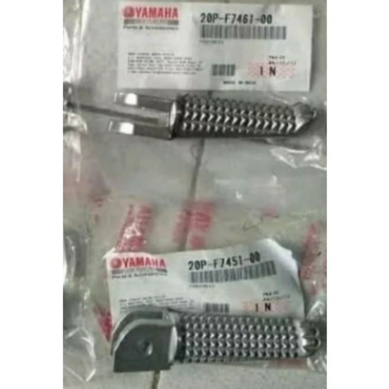 ด้านหน้าขวาและซ้าย FOOTRESTS ORIGINAL YAMAHA R15 V2 / FOOTREST 20P-F7451-00, 20P-F7461-00