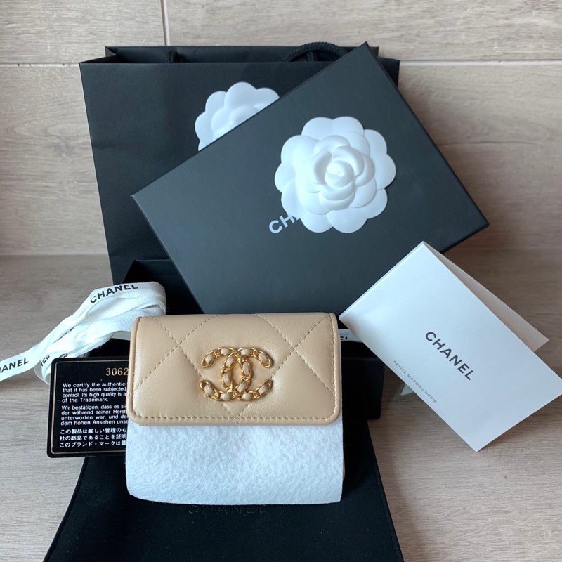chanel 19 trifold wallet