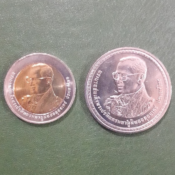 แพ็คคู่ เหรียญ 10 บาท -20 บาท ที่ระลึก ครบ 80 พรรษา ร.9 ไม่ผ่านใช้ UNC พร้อมตลับทุกเหรียญ