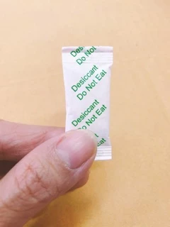 สารกันชื้น Silica Gel ซองดูดความชื้น (แพคละ 100ซอง)มีซองกระดาษ และซองพลาสติก ( ใส่อาหารและยาได้ )