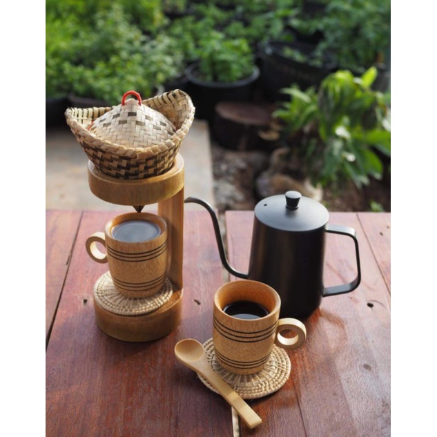 ชุดดริปกาแฟไม้ไผ่ หวดดริปแบบลาย4"+ฝาปิด+แก้วไม้ไผ่2ใบ+ช้อนไม้1+แผ่นรองแก้วหวาย1+แผ่นกรอง5แผ่น(ไม่รวมกาดริปค่ะ )