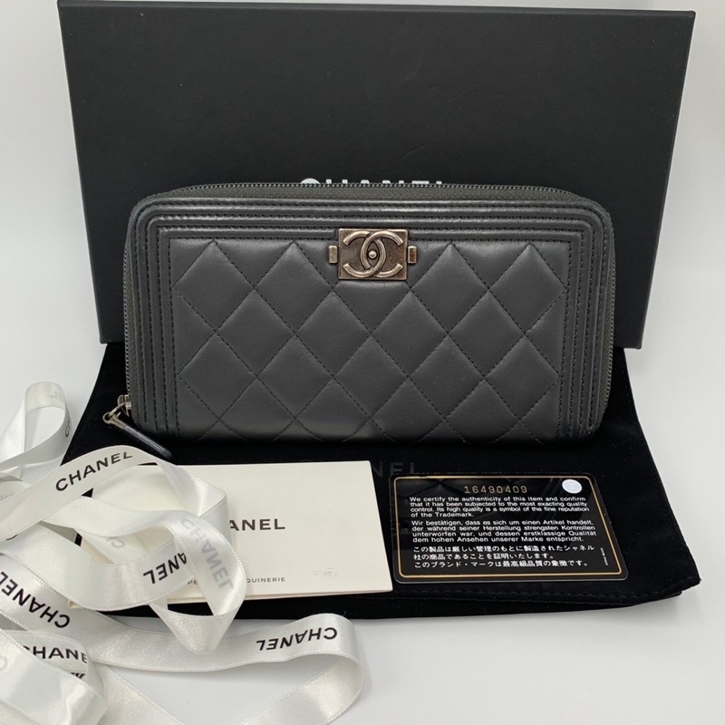 ❌Sold out❌Chanel boy long wallet ของแท้มือ2